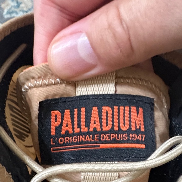 Palladium Small Man/Kids Tan and Gray Boots (US 6, UK 5.5, EUR 39) - Picture 3 of 9